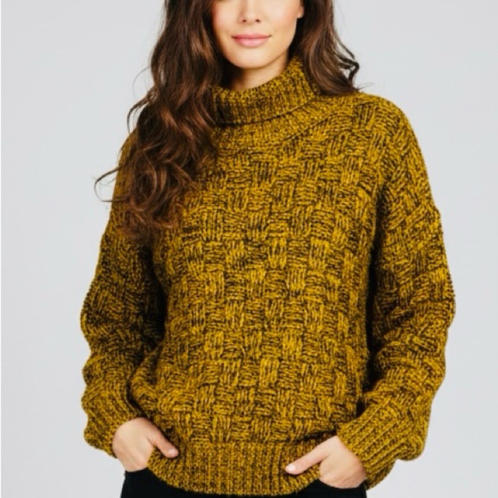 NWT Miracle Golden Knit Turtleneck Sweater